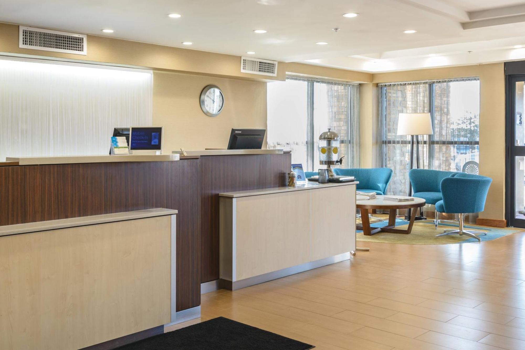 Fairfield Inn Manchester - Boston Regional Airport Exterior photo